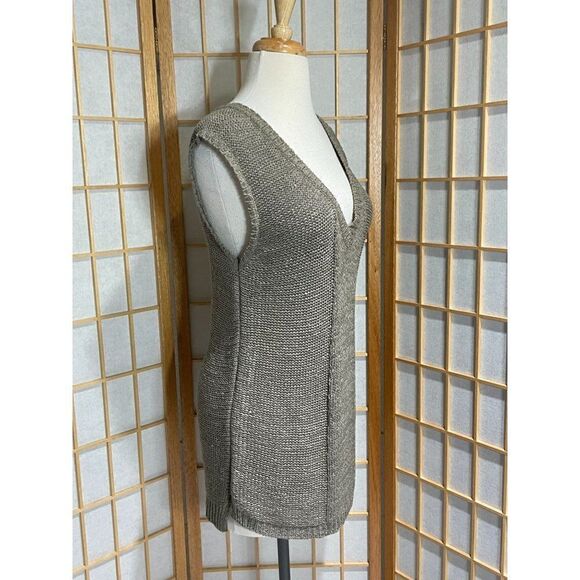 Cyrus Med Sleeveless Sweater â - Picture 11 of 13